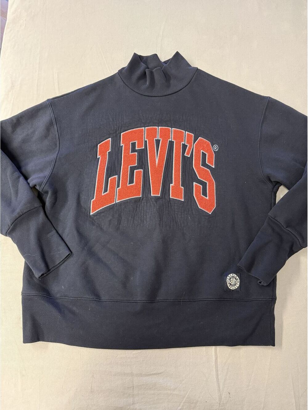 Levis Block Lettering Embroidered Graphic Gardenia Crew - M